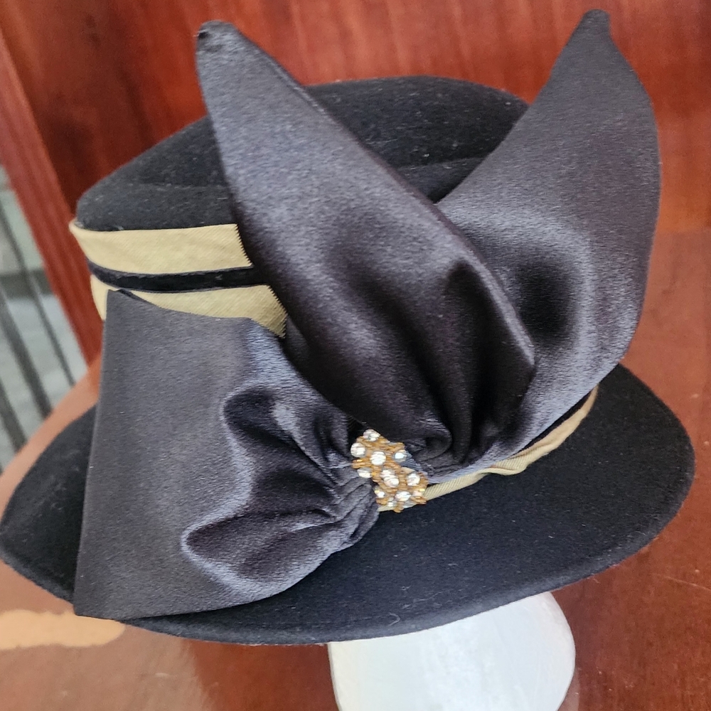 Vintage Whittall and Shon Hat